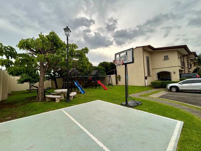  Se Vende Amplia Casa 4 habitaciones en Condominio Exclusivo y Seguro en Belén, Heredia - Imagen 17