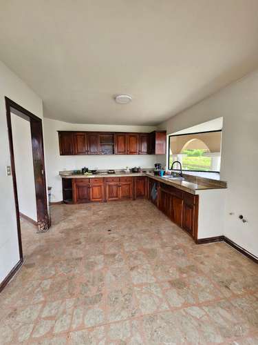 Espectacular casa de 5 dormitorios en Escazú con piscina y vista a las montañas - Imagen 5