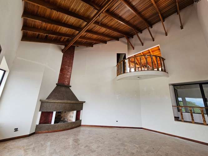Espectacular casa de 5 dormitorios en Escazú con piscina y vista a las montañas - Imagen 3