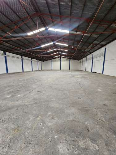 Bodega industrial y comercial en San José: ideal para almacenamiento y distribución funcional