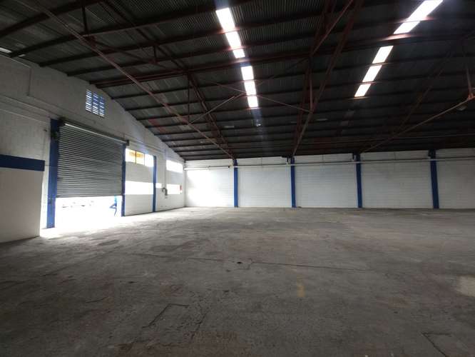 Bodega industrial y comercial en San José: ideal para almacenamiento y distribución funcional - Imagen 2