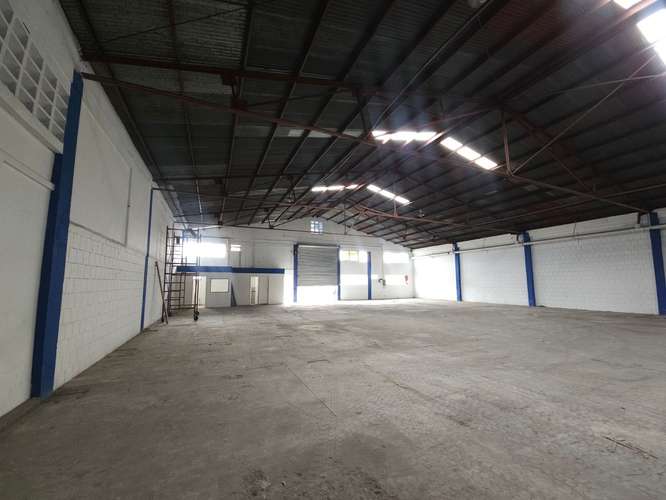 Bodega industrial y comercial en San José: ideal para almacenamiento y distribución funcional - Imagen 5