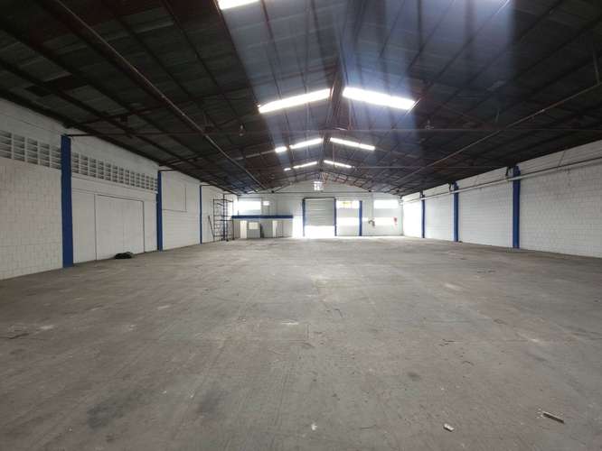 Bodega industrial y comercial en San José: ideal para almacenamiento y distribución funcional - Imagen 6