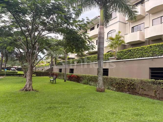 Se alquila apartamento en primera planta en Montesol, Santa Ana