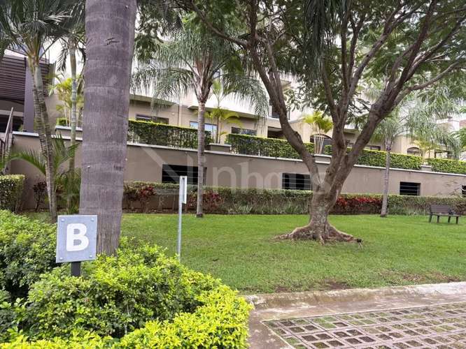 Se alquila apartamento en primera planta en Montesol, Santa Ana