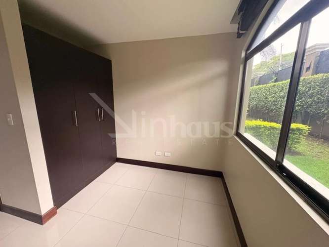 Se alquila apartamento en primera planta en Montesol, Santa Ana