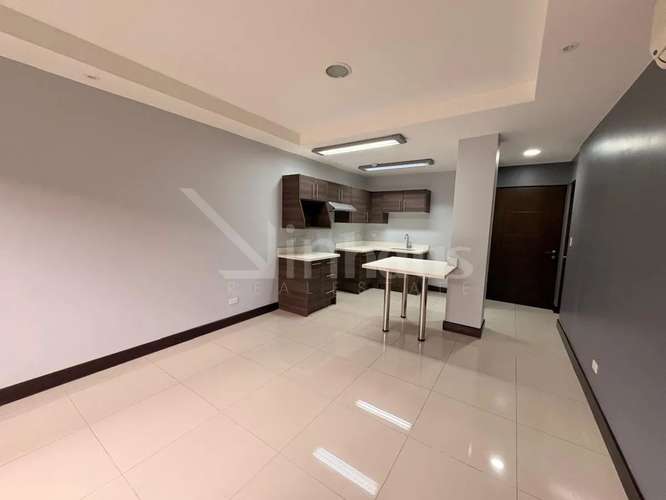 Se alquila apartamento en primera planta en Montesol, Santa Ana