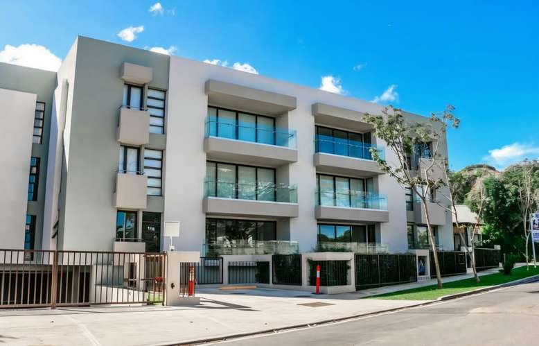 SANTA ANA CENTRO DE 2 HABITACIONES  |   2 BAÑOS   |   140m²   |   1er NIVEL