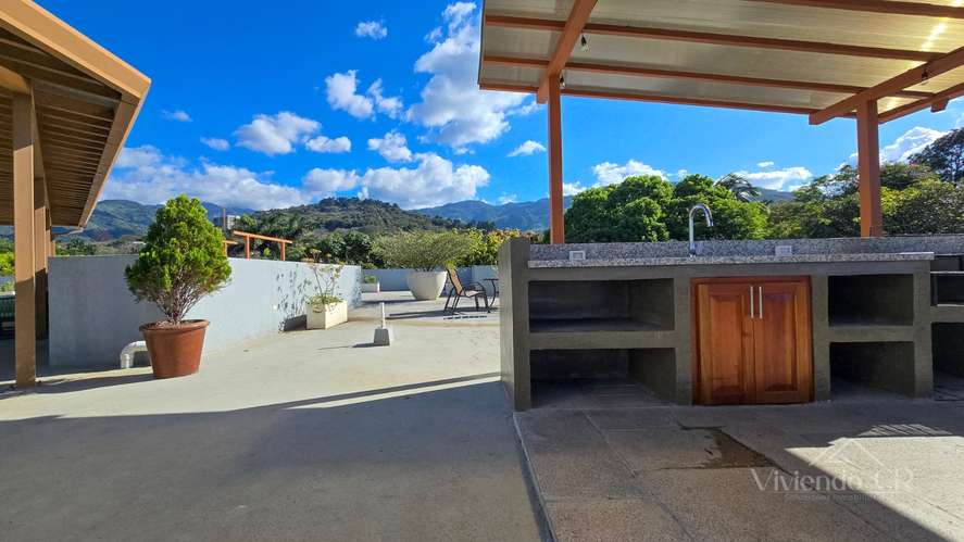 SANTA ANA CENTRO DE 2 HABITACIONES  |   2 BAÑOS   |   140m²   |   1er NIVEL