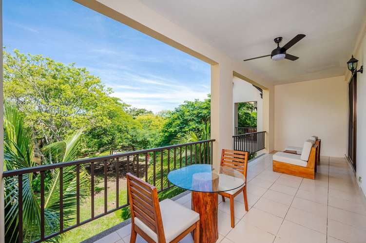Venta de casa en condominio renovado en Pacifico resort