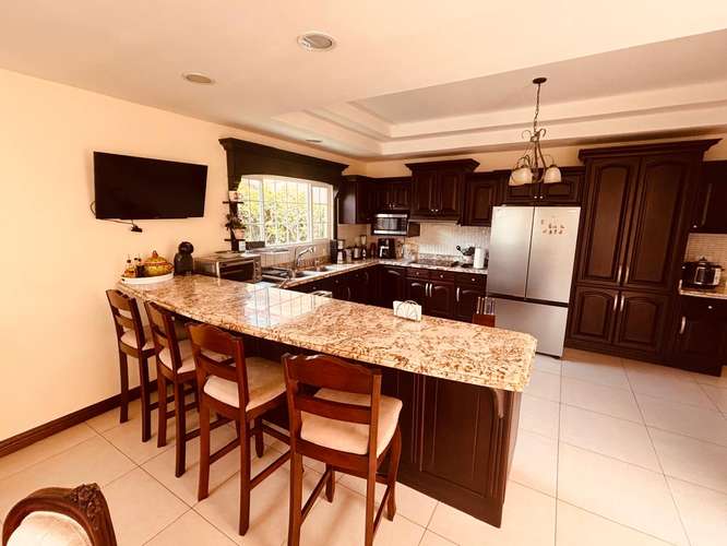 Se vende casa en el lujoso condominio Villa Val Terra San Isidro de Heredia - Imagen 4