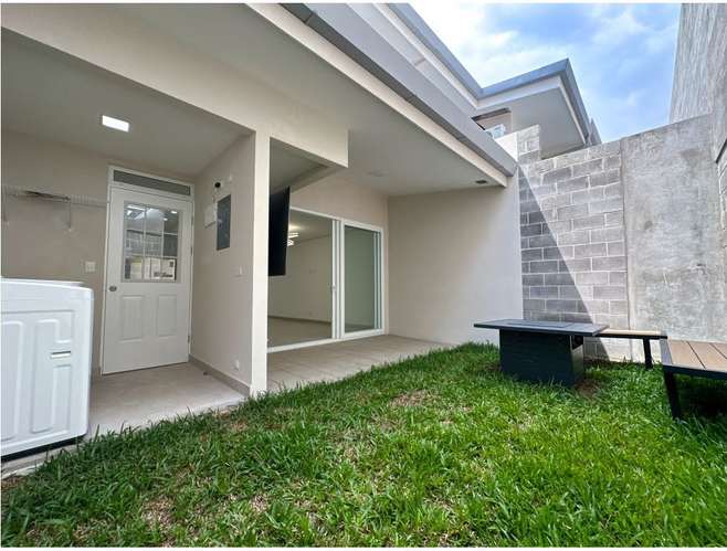 Alquiler de casa con Linea Blanca en condominio, ubicada en San Antonio, Escazú
