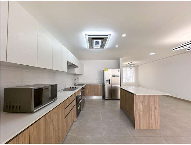 Alquiler de casa con Linea Blanca en condominio, ubicada en San Antonio, Escazú - Imagen 2