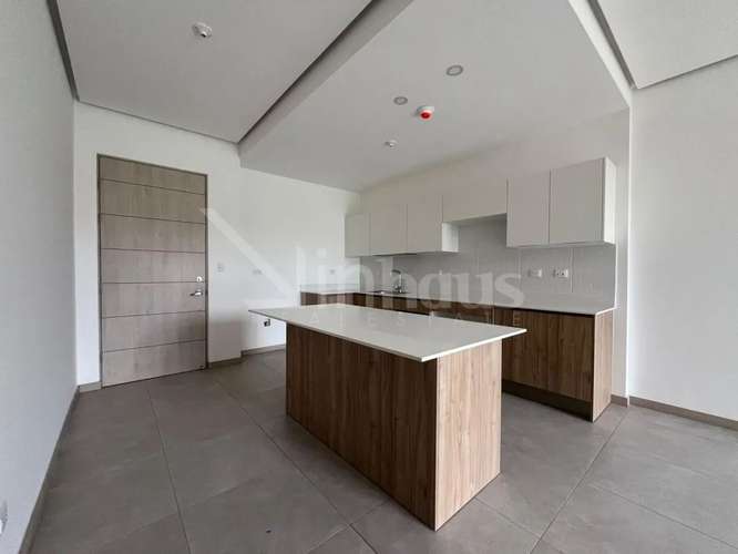 Alquiler de apartamento en primera planta en Santa Ana 