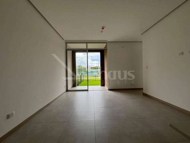 Alquiler de apartamento en primera planta en Santa Ana 