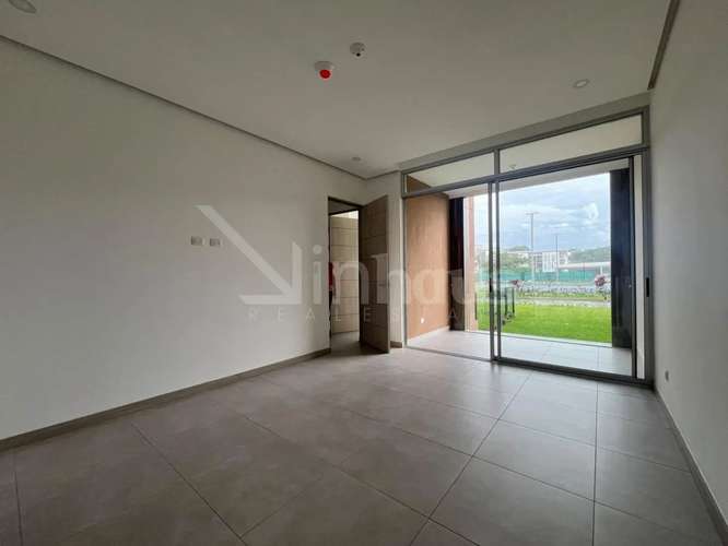 Alquiler de apartamento en primera planta en Santa Ana 