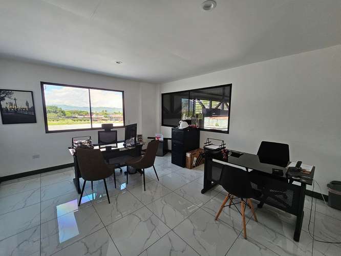 Bodega industrial y comercial en San Rafael de Alajuela: 1100 m² con 25 parqueos, excelente ubicación y fácil acceso. - Imagen 3