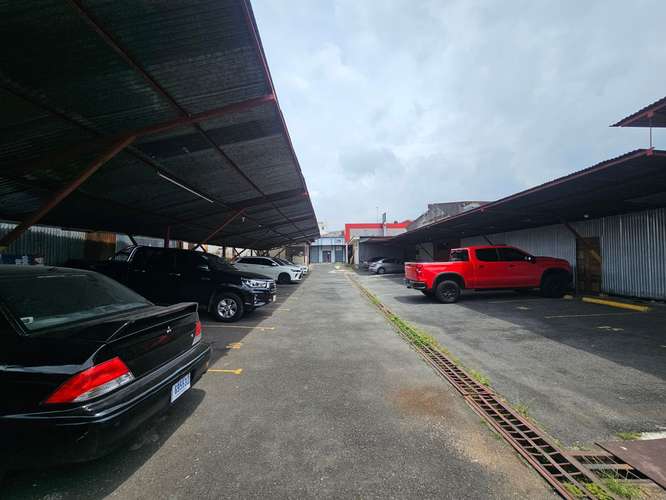 Oportunidad de inversión: locales comerciales y parqueo público en San José Centro - Imagen 3
