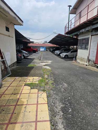 Oportunidad de inversión: locales comerciales y parqueo público en San José Centro - Imagen 5