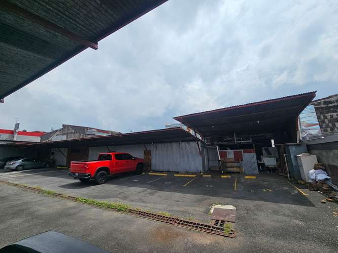 Oportunidad de inversión: locales comerciales y parqueo público en San José Centro - Imagen 2