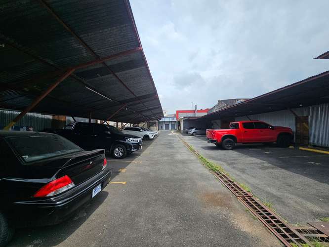 Oportunidad de inversión: locales comerciales y parqueo público en San José Centro - Imagen 4