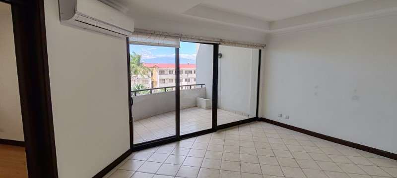 Alquiler de apartamento en la mejor ubicación en Santa Ana. - Imagen 3