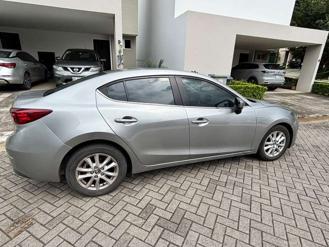 Mazda 3 Sedan en excelente estado color Gris  - Imagen 3
