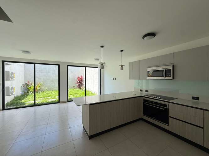 Alquiler de casa en Condominio Lindora Village, Pozos, Santa Ana