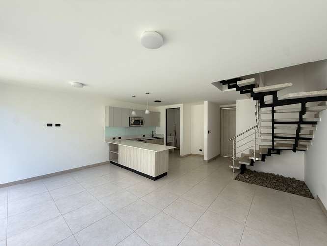 Alquiler de casa en Condominio Lindora Village, Pozos, Santa Ana