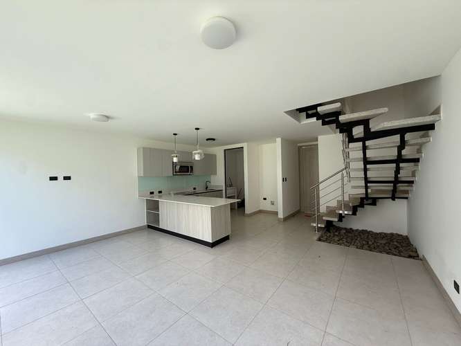 Alquiler de casa en Condominio Lindora Village, Pozos, Santa Ana