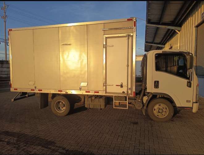 Se vende Camión de 4ton con Cajón Cerrado de carga seca