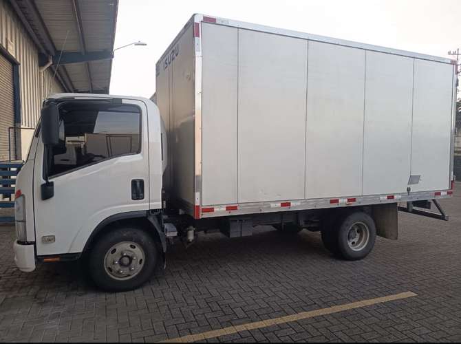 Se vende Camión de 4ton con Cajón Cerrado de carga seca