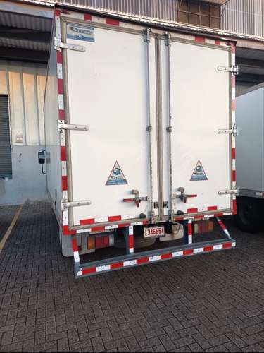 Se vende Camión de 4ton con Cajón Cerrado de carga seca