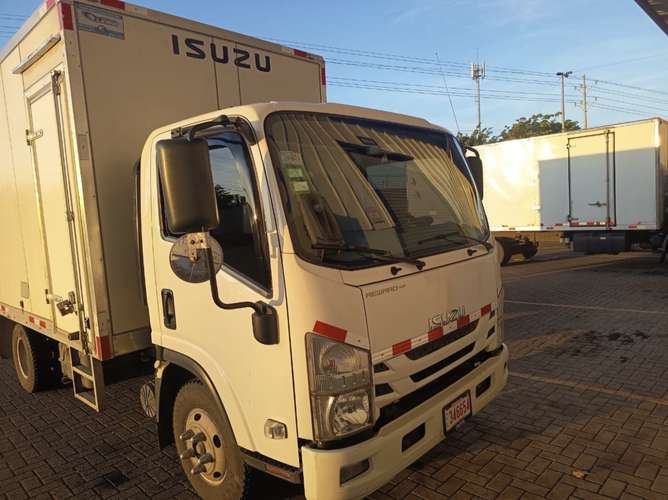 Se vende Camión de 4ton con Cajón Cerrado de carga seca