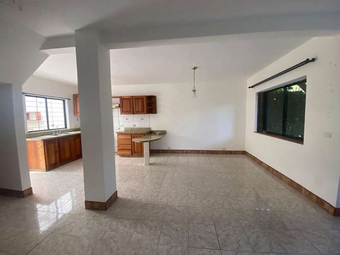 Casa de dos niveles en alquiler en La campiña , sabanilla, con mucha vegetacion - Imagen 12