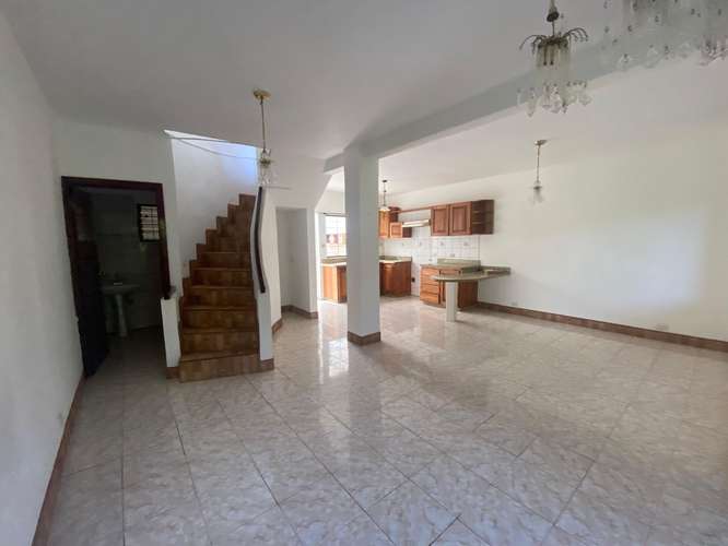 Casa de dos niveles en alquiler en La campiña , sabanilla, con mucha vegetacion - Imagen 13