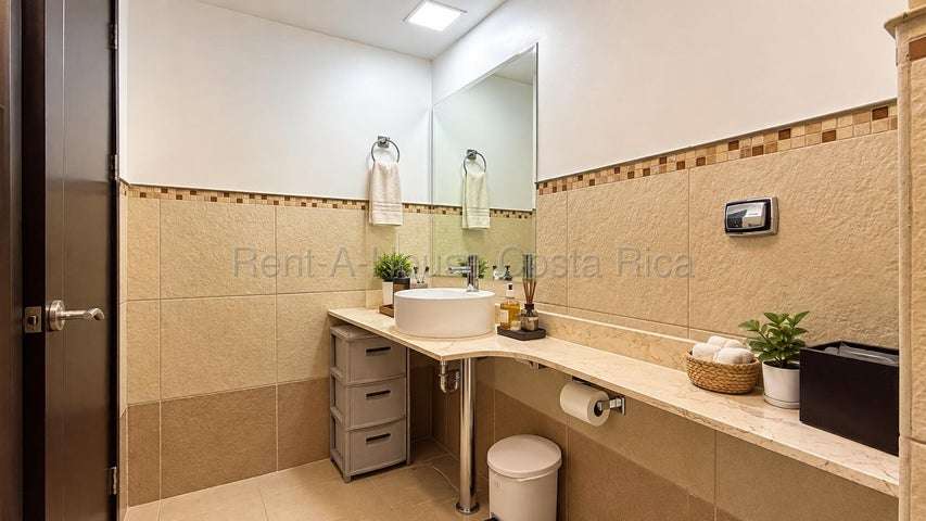 Alquiler de Apartamento en URUCA-Santa Ana. - Imagen 10
