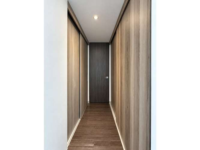 Céntrico y moderno: una habitación más oficina - Imagen 8