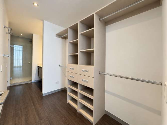 Céntrico y moderno: una habitación más oficina - Imagen 10