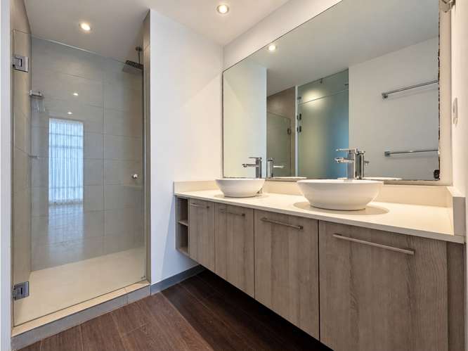 Céntrico y moderno: una habitación más oficina - Imagen 6