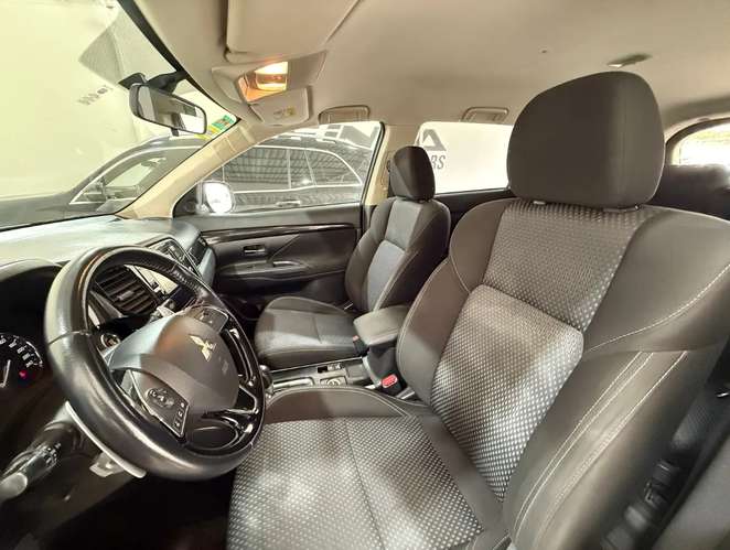 Mitsubishi OUTLANDER 2020 - Imagen 4