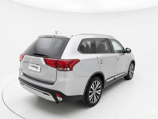 Mitsubishi OUTLANDER 2020 - Imagen 2