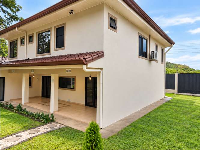 ALQUILER DE CASA INDEPENDIENTE EN BRASIL DE SANTA ANA* - Imagen 13