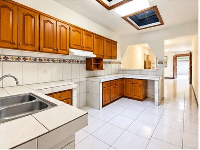 Casa en alquiler Moravia, uso mixto, una planta con Apartamento 5PCU - Imagen 4