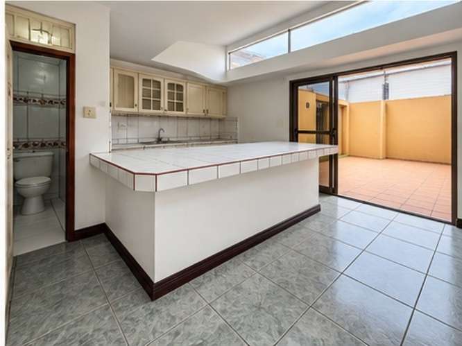 Casa en alquiler Moravia, uso mixto, una planta con Apartamento 5PCU - Imagen 11