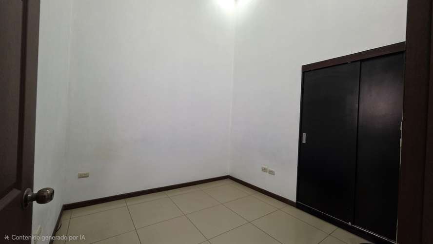 Alquilo en Limón Centro, apartamento sin garaje, incluye: Internet y cable