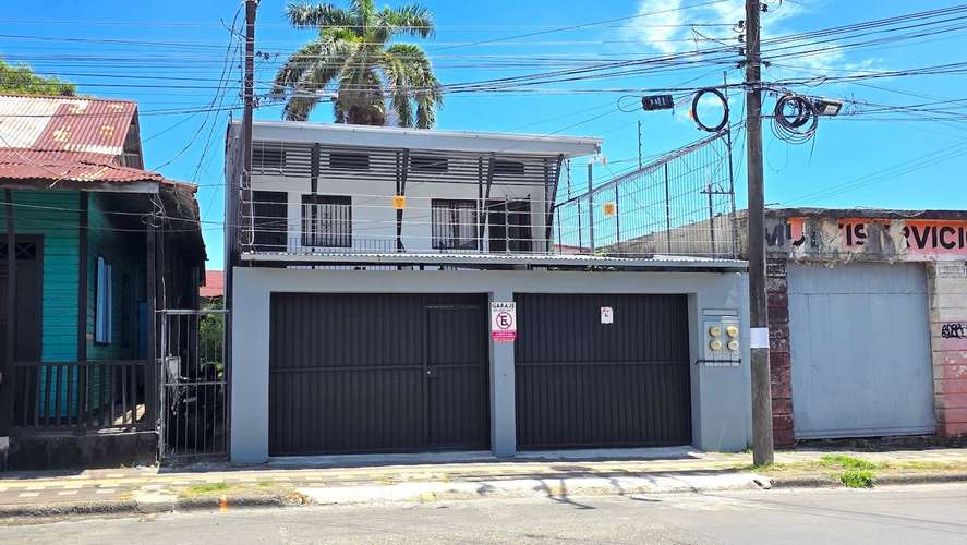 Alquilo en Limón Centro, apartamento sin garaje, incluye: Internet y cable