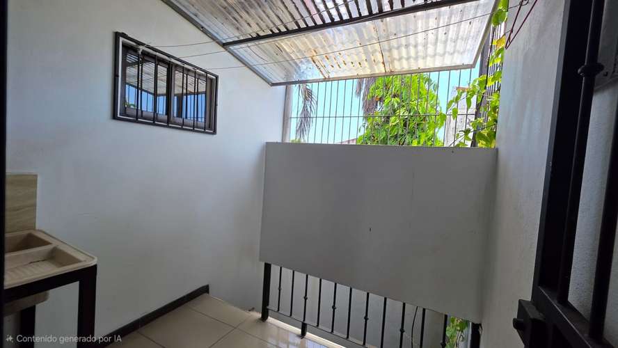 Alquilo en Limón Centro, apartamento sin garaje, incluye: Internet y cable