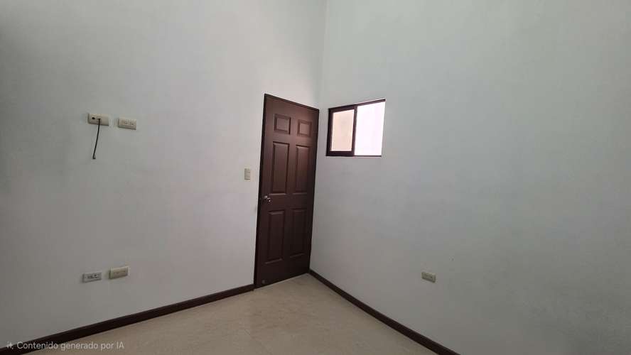 Alquilo en Limón Centro, apartamento sin garaje, incluye: Internet y cable