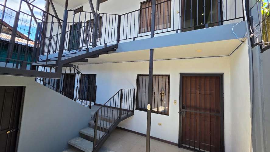 Alquilo en Limón Centro, apartamento sin garaje, incluye: Internet y cable